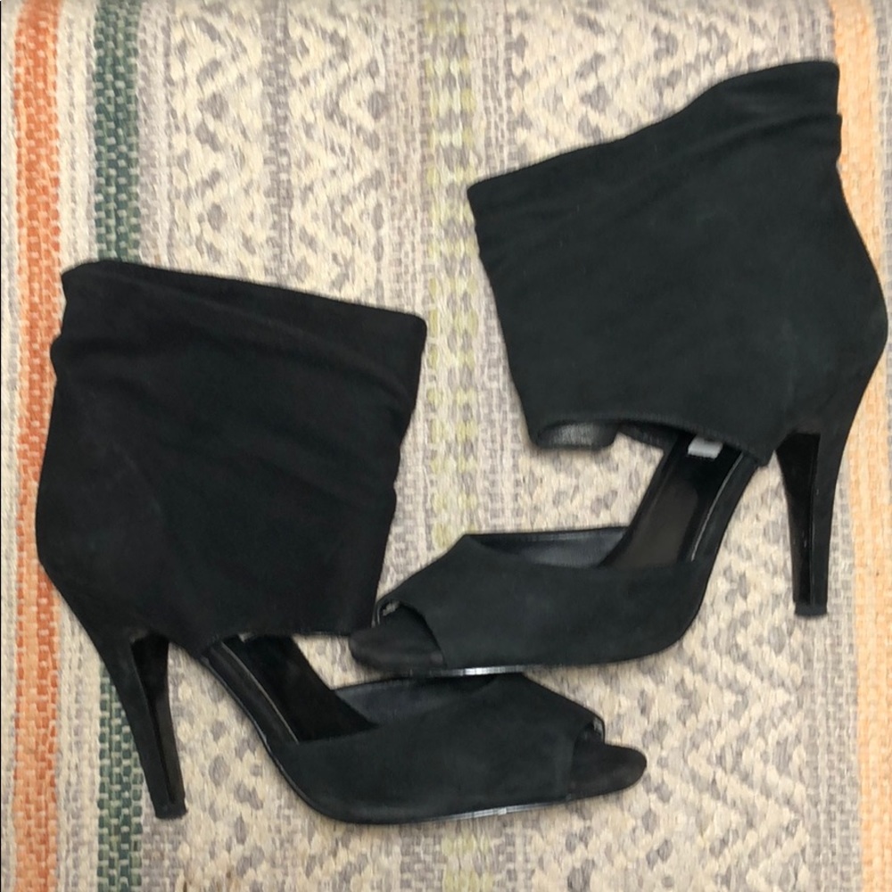 Steve Madden black upper leather peep toe booties